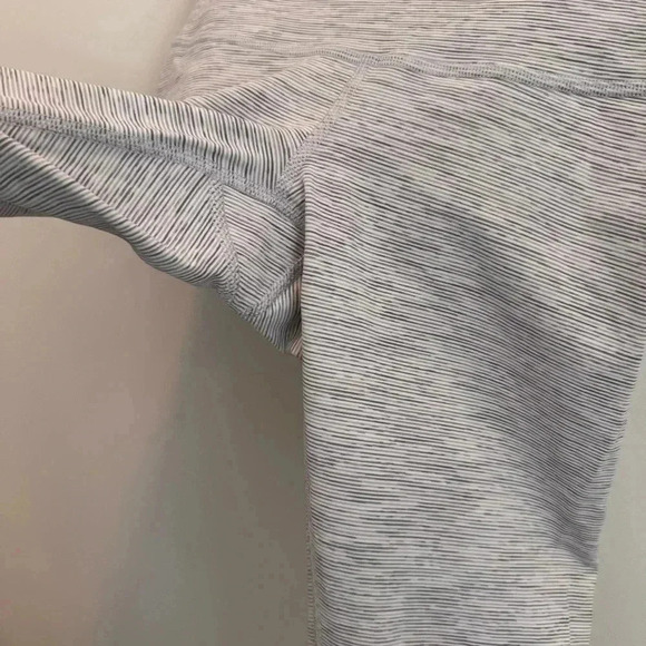 Lululemon Wunder Under High Rise Scalloped Hem Crop 23” size 4 - Picture 6 of 14